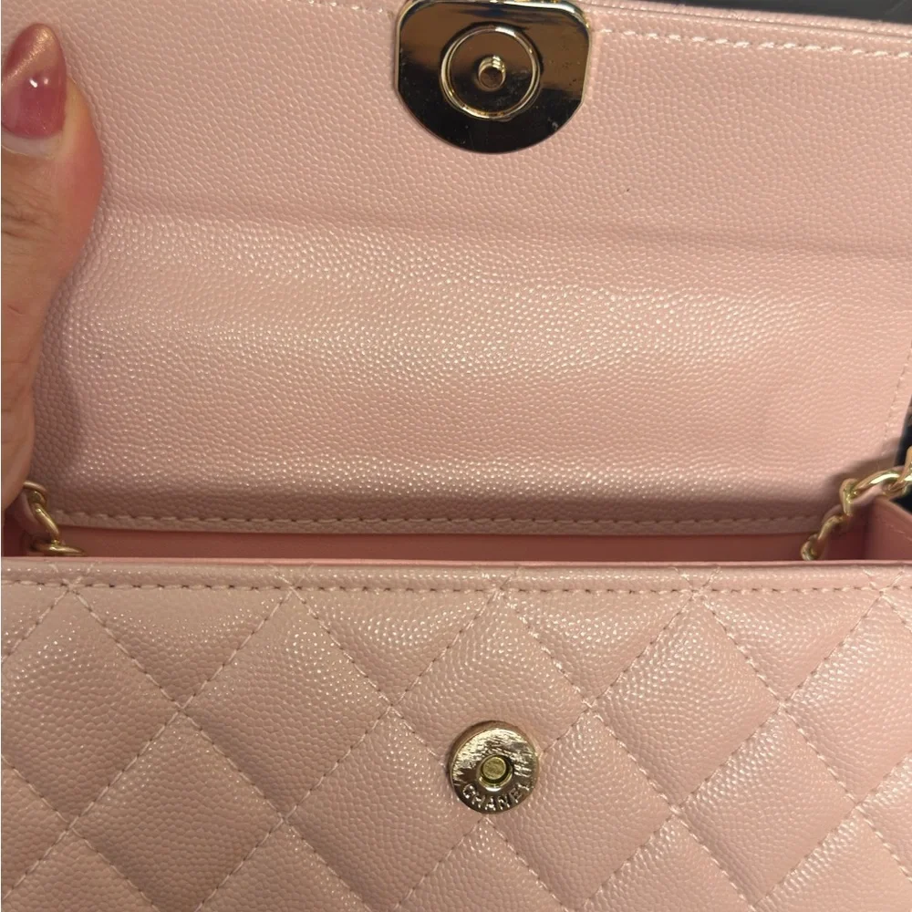Chanel makeup bag Pink with gold hardware - Picture 4 of 5